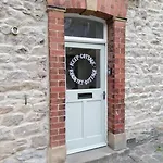 Upside Down In Settle. Stylish, And Cosy * Settle
