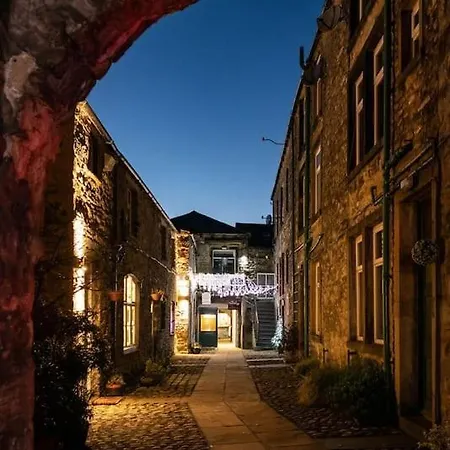 Feriehus Upside Down In Settle. Stylish, And Cosy *