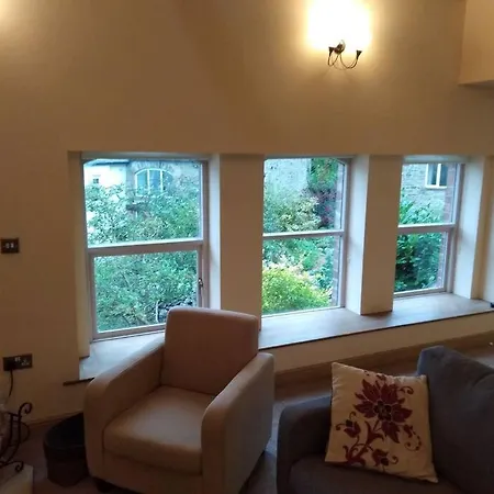 Upside Down In Settle. Stylish, And Cosy Holiday home *