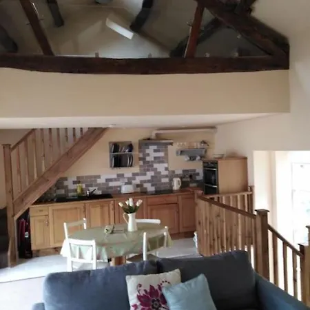 Upside Down In Settle. Stylish, And Cosy Feriehus *