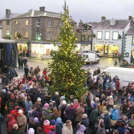 Upside Down In Settle. Stylish, And Cosy Feriehus Settle